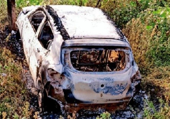 Car burnt after theft (Image Source: Keertiman Media)
