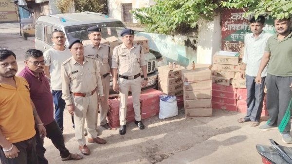 Illegal Liquor: डोंगरगढ़ में आबकारी विभाग की कार्रवाई, 45 पेटी शराब के साथ स्कॉर्पियो जब्त