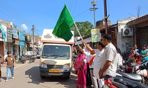 Nutrition Rath: पोषण माह की गतिविधियों का निरीक्षण, आंगनबाड़ी केंद्र पहुंचे अधिकारी