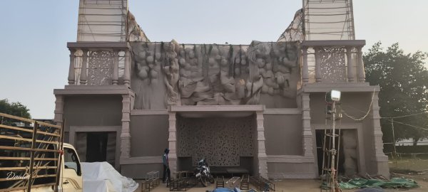 Mahasamund Durga Puja: इस बार नवरात्र का अलौकिक अनुभव, 20 लाख की लागत से आकार ले रही प्राकृतिक गुफा