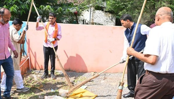 Seva Sankalp Abhiyan: स्वच्छता अभियान, राजस्व मंत्री टंक राम वर्मा ने किया श्रमदान