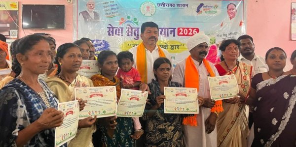 Seva Sankalp Abhiyan: बेनूर शिविर में योजनाओं का लाभ देने के साथ 371 आवेदनों पर कार्रवाई शुरू