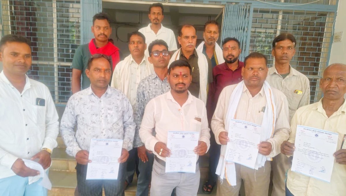 Manpur DCS Girdawari complaint by farmers(Image source-Keertiman media)