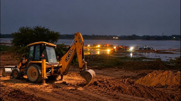 Mahasamund Sand Mining: रात के अंधेरे में रेत का खेल? कैमरे में कैद हुए दर्जनों ट्रैक्टर