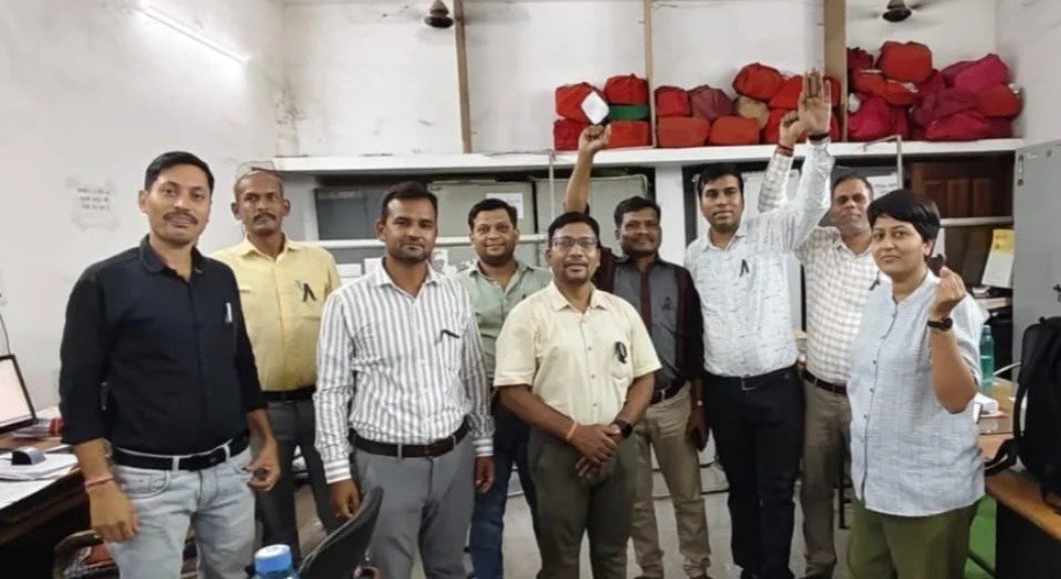 Employees wear black armbands over their demands (Image Source: Keertiman Media)