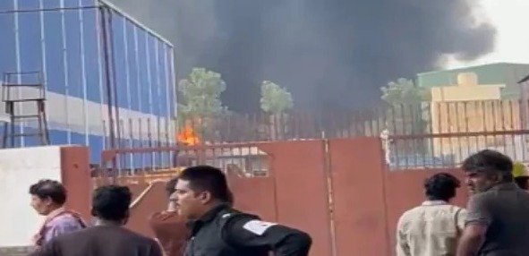Durg News: हथखोज की श्याम केमिकल फैक्ट्री में भीषण आग, इलाके में मचा हड़कंप