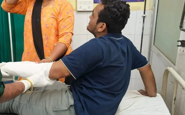 Gujarat News: रीवा के दो युवकों को 8 दिन बंधक बनाकर लोहे की रॉड से पीटा, पुलिस ने कराया आजाद