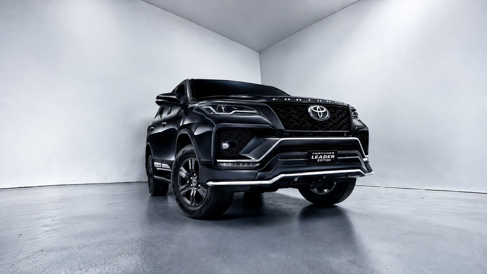New Toyota Fortuner Launch: सड़कों पर फिर दिखेगा भौकाल, दमदार लुक हाईटेक फीचर्स और 36.51 लाख रुपए शुरुआती कीमत