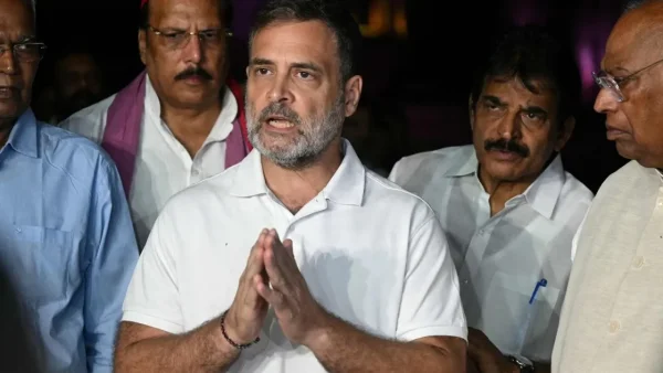 INDIA Alliance ब्लॉक के प्रतिनिधिमंडल ने राष्ट्रपति से की मुलाकात, चुनाव आयुक्त को हटाने की मांग
