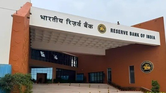 RBI News: रिजर्व बैंक ने बदले सीआरआर के नियम, जानिए बैंकों पर क्या होगा असर