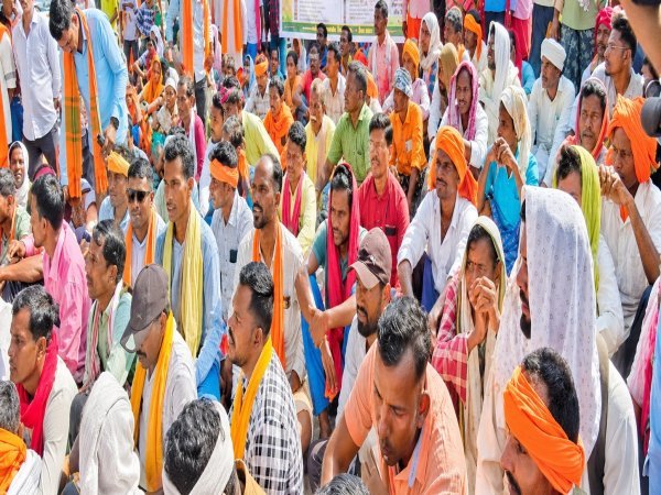 Bastar Flood Affected Farmers: फसल बर्बादी पर प्रति एकड़ 65 हजार मुआवजे की मांग, 23 ट्रैक्टरों के साथ पहुंचे बस्तर के किसान