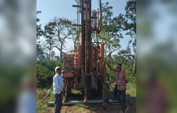 Seva Sankalp Abhiyan: ग्रामीणों को राहत की उम्मीद, नयापारा में नलकूप खनन तेज