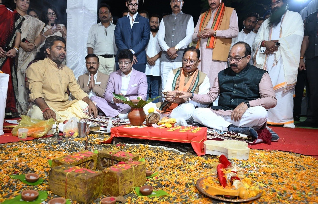 CM Vishnu Deo Sai: छत्तीसगढ़ बनेगा मेडिकल हब, रायपुर में कैंसर उपचार केंद्र का भूमिपूजन