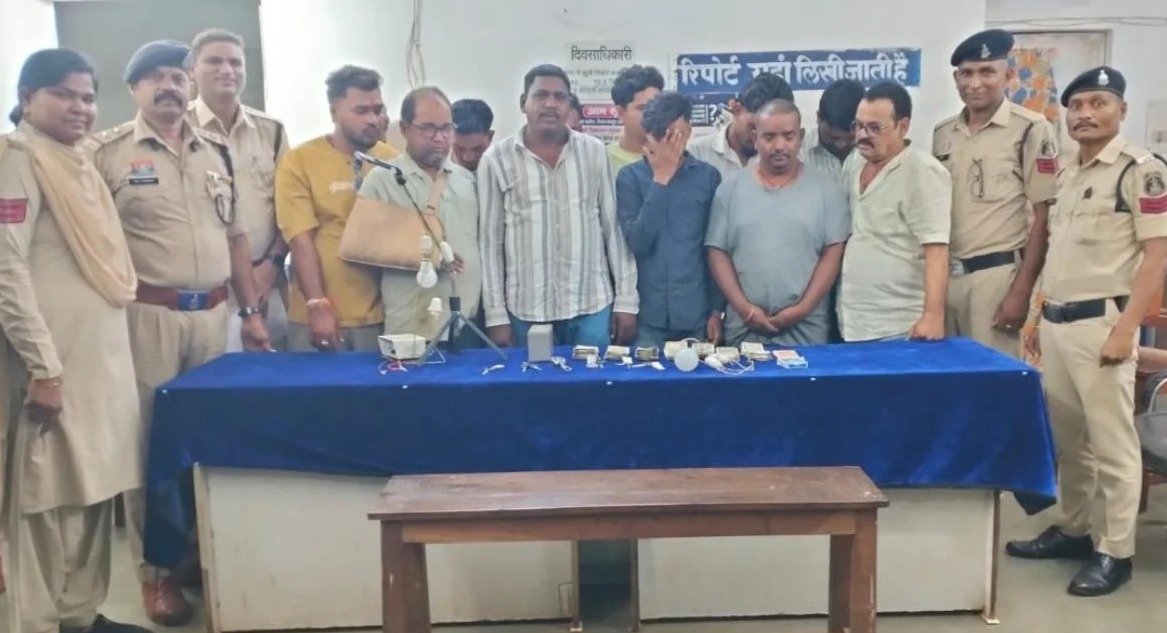Police Raid on Gambling Den in Raipur(Image Source: Keertiman Media)