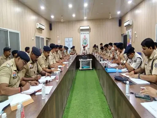 Raigarh Police: त्योहारों पर कड़ा पहरा, गरबा पंडालों में सादे कपड़ों में घूमेगी पुलिस