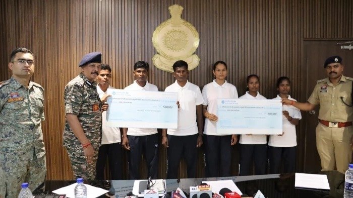 Six Maoists Surrender in Bijapur(Image Source: Keertiman Media)