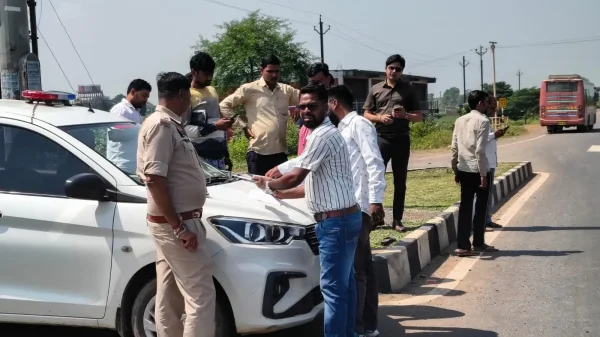 Mahasamund Bus Inspection: यात्री बसों की जांच में 09 बसों पर कार्रवाई, 19,600 रुपए का शमन शुल्क वसूल
