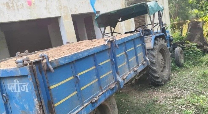 Tractor seized during Forest Department action(Image Source: Keertiman Media)