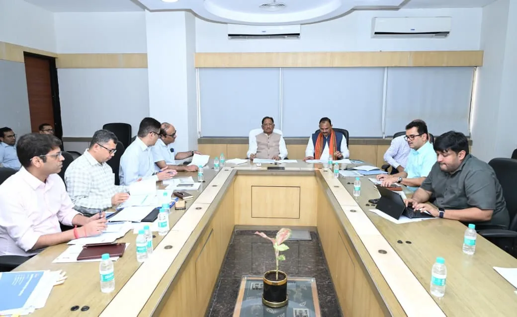 Health Department Review: अस्पतालों में बढ़ेंगे बिस्तर और विशेषज्ञ सेवाएं, स्वास्थ्य विभाग को CM साय के निर्देश