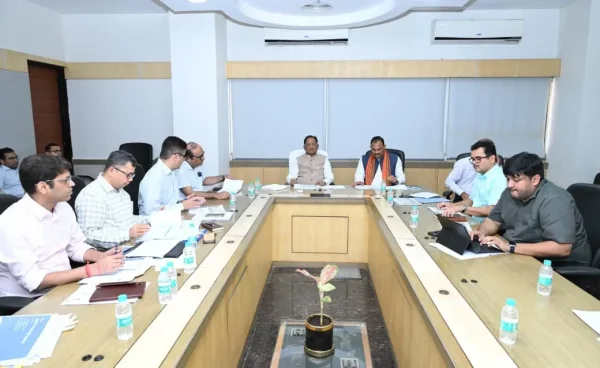 Health Department Review: अस्पतालों में बढ़ेंगे बिस्तर और विशेषज्ञ सेवाएं, स्वास्थ्य विभाग को CM साय के निर्देश