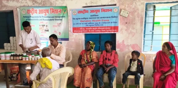 Seva Sankalp Abhiyan: ग्रामीणों को मिल रही बेहतर स्वास्थ्य सुविधाएं, धरमपुर के आयुष शिविर में 57 मरीजों का उपचार