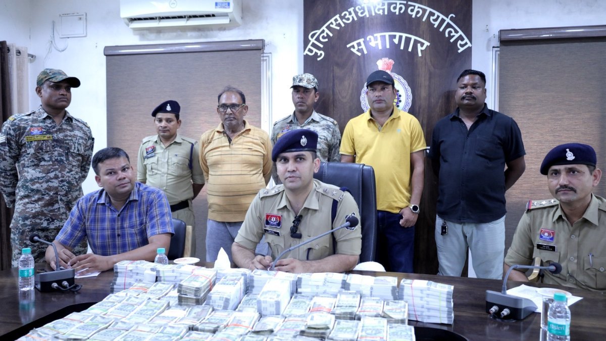 Mahasamund Police Press Conference(Image source: Keertiman Media)