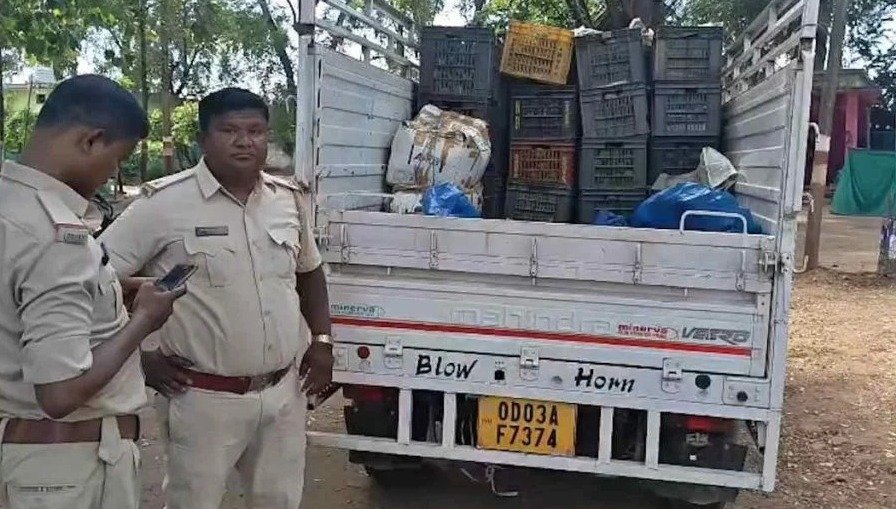Pickup truck loaded with custard apples seized  (Image Source: Keertiman Media)