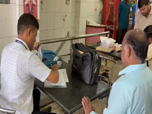 Food Department Raid: 150 किलो मिठाई और पनीर गटर के हवाले, 4 दुकानों के लाइसेंस सस्पेंड