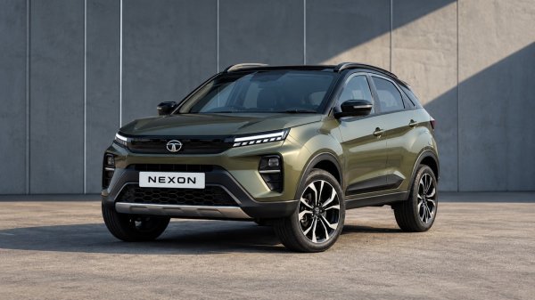 Tata Nexon EV: पहला लुक लीक, नए डिजाइन के साथ मिल सकती है ज्यादा रेंज और स्पेस