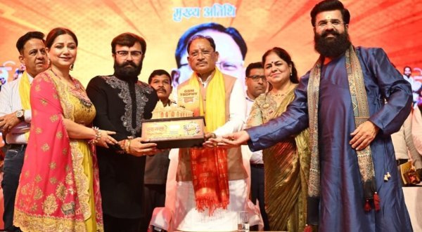 Vishnu Deo Sai: गरबा और दुर्गा पूजा आयोजनों में शामिल हुए CM साय, महिलाओं के सशक्तिकरण पर दिया जोर