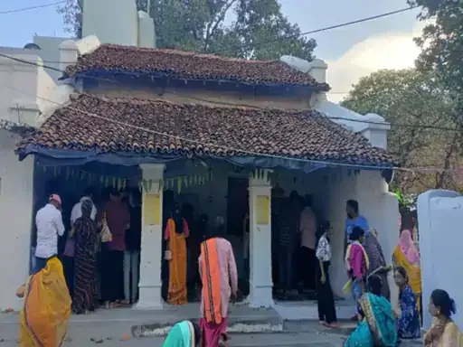 Devotees arrive at Kankali Math for worship (Image Source: Keertiman Media)