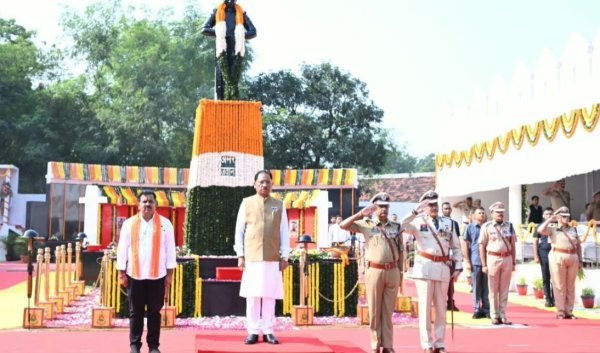 CM Vishnu Deo Sai: शहीद पुलिस जवानों के बलिदान को सलाम, रायपुर में मनाया गया पुलिस स्मृति दिवस