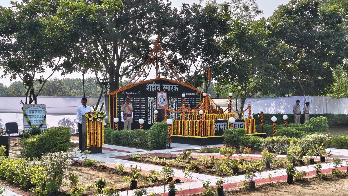 Mahasamund Police pays tribute to martyred police personnel(Image source:Keertiman media)