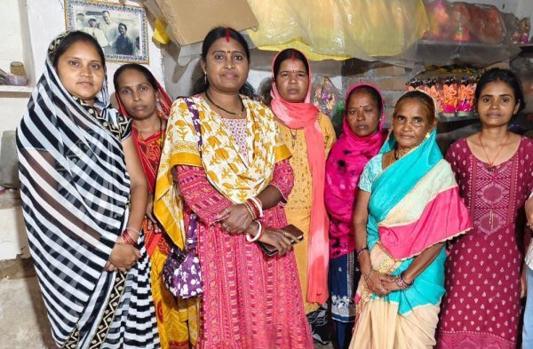 Women Empowerment: कुम्हार महिलाओं ने मिट्टी से लिखी आत्मनिर्भरता की नई कहानी