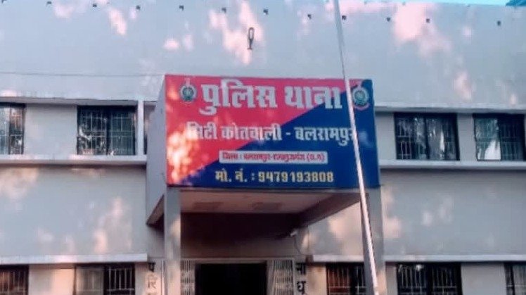 Murder Case: घरेलू विवाद में पत्नी पर कुल्हाड़ी जानलेवा हमला, पति के खिलाफ FIR
