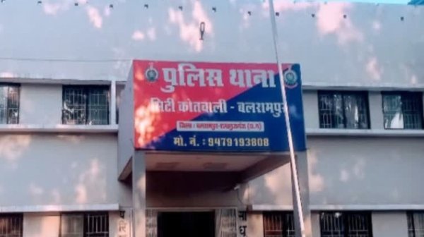 Murder Case: घरेलू विवाद में पत्नी पर कुल्हाड़ी जानलेवा हमला, पति के खिलाफ FIR