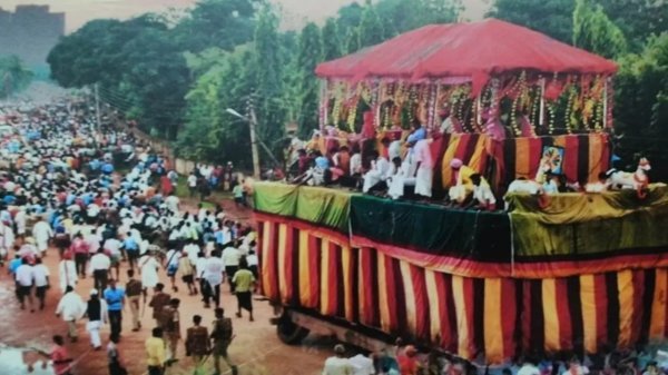 Bastar Dussehra Accident: मातम में बदली बस्तर दशहरा की खुशियां, रथ परिक्रमा के दौरान पहिए की चपेट में आया एक ग्रामीण