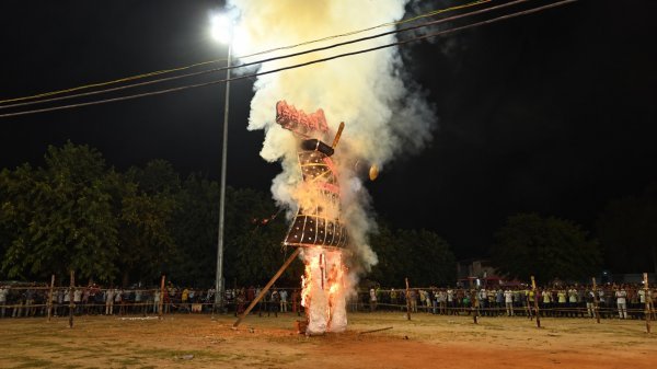 Dussehra Festival: विजयादशमी पर 25 फीट के रावण का दहन, झलप चौक प्रथम