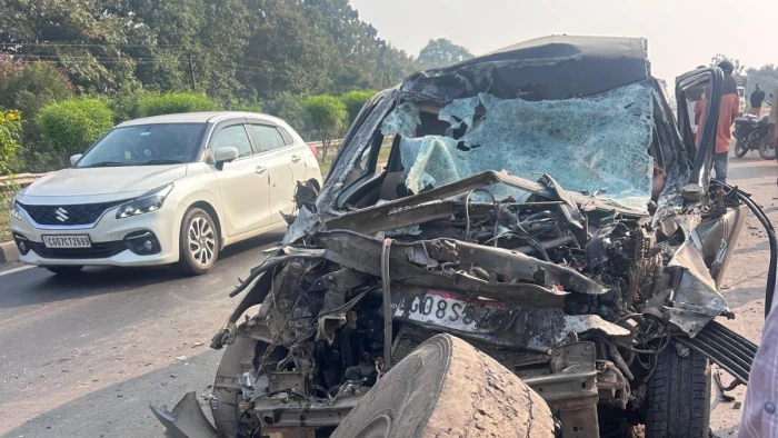 Mahasamund Road Accident: NH-53 पर तेज रफ्तार कार ट्रक में घुसी, दो महिलाओं की मौके पर मौत, तीन गंभीर