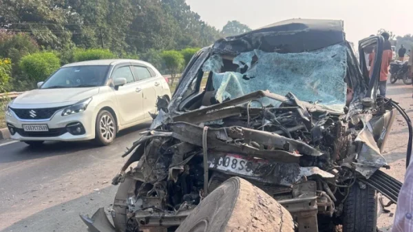 Mahasamund Road Accident: NH-53 पर तेज रफ्तार कार ट्रक में घुसी, दो महिलाओं की मौके पर मौत, तीन गंभीर