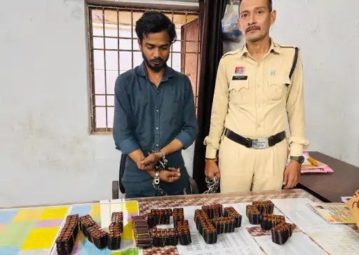 Drug Smuggling Case: 8.40 लाख की नशीली गोलियों के साथ युवक गिरफ्तार, 2100 टैबलेट बरामद