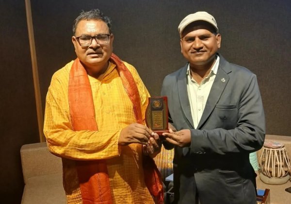 CG Folk Artist: बच्चों को मुफ्त संगीत शिक्षा दे रहे कृष्णा मानिकपुरी, लोककला को नई पहचान