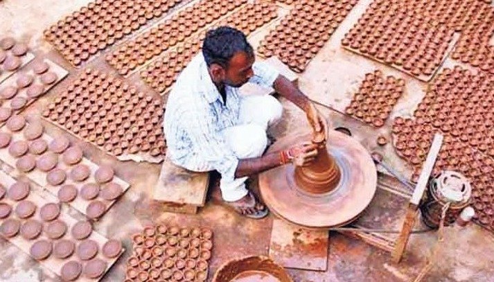Clay Diya Making in Jevra Sirsa, Durg (Image Source: Social Media)