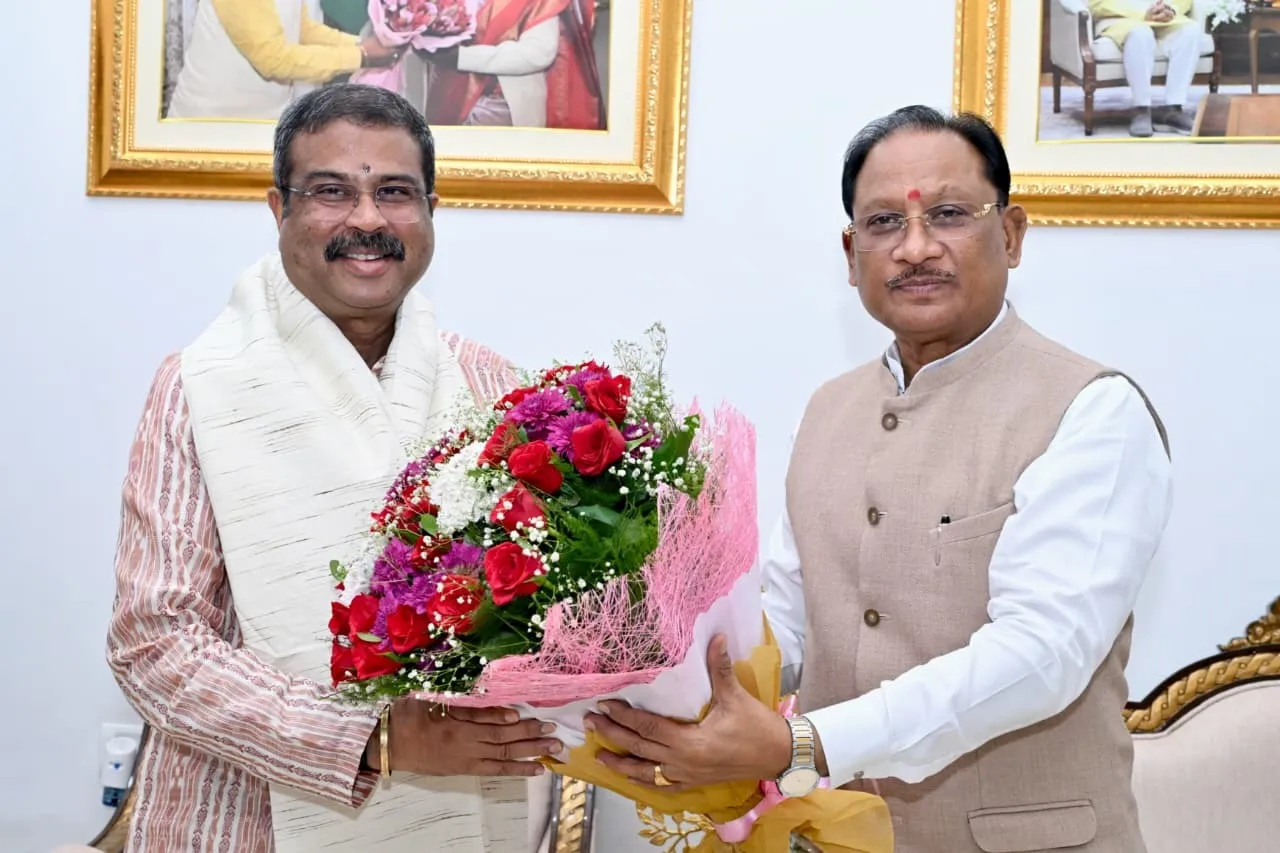 Chhattisgarh Visit: विष्णुदेव साय से मिले सांसद धर्मेंद्र प्रधान, विभिन्न विषयों पर चर्चा