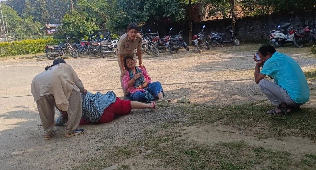 The grieving, wailing relatives of those who drowned(Image Source: Social Media)
