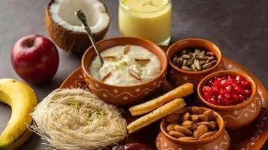 Karwa Chauth: सरगी में जरूर खाएं ये 6 चीजें, दिनभर नहीं होगी कमजोरी