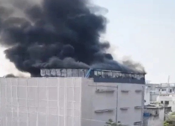 Raipur Fire News: महालक्ष्मी मार्केट में भीषण आग, लाखों के नुकसान की आशंका