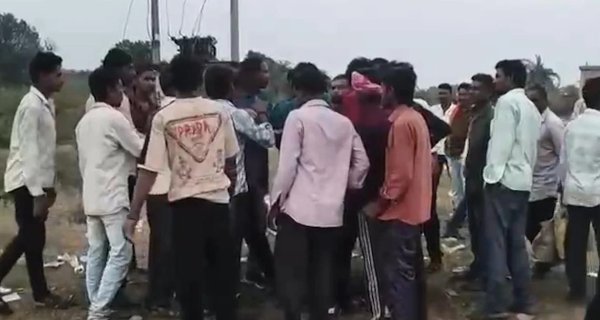 Crime News: खैरागढ़ की शराब दुकानों पर फिर उठे सवाल, मारपीट के वीडियो आए सामने