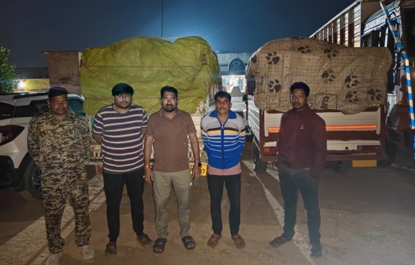 Illegal Paddy Transportation: खरीदी से पहले प्रशासन अलर्ट, दुलदुला में दो पिकअप जब्त