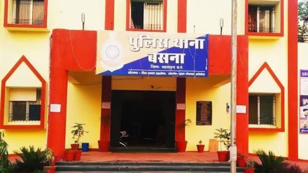 Crime News: 2 लाख की अवैध मांग, धमकियों और वाहनों में तोड़फोड़ करने वाले आरोपी पर FIR दर्ज